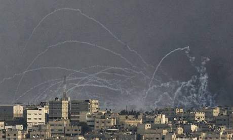 Pásmo Gazy pi náletu izraelských raket.
